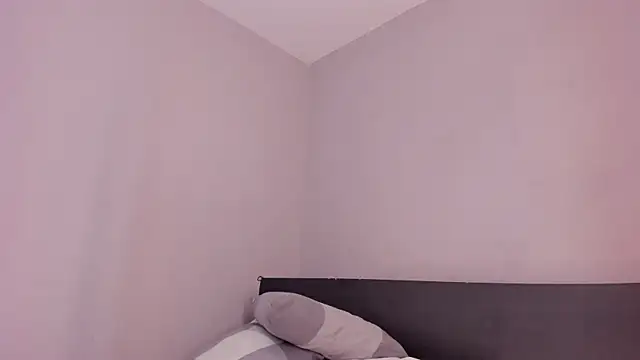 sara  jones gh online show from 11/07/25, 05:02