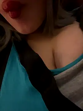 Snapshot of Maya_mimi chatting on 12/22/25, 01:19 Maya mimi online show from 12/22/25, 01:19