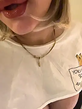 Snapshot of Maya_mimi chatting on 01/18/26, 06:44 Maya mimi online show from 01/18/26, 06:44