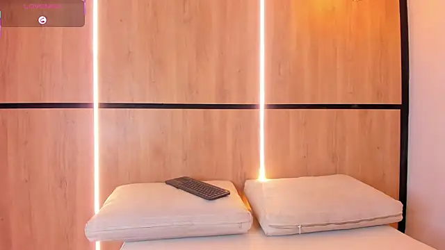 ashlyn parker online show from 11/26/25, 08:32