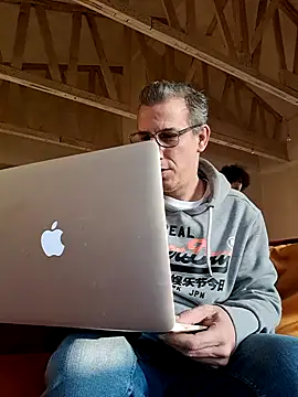 Snapshot of dimitrimarek chatting on 01/18/25, 03:27 dimitrimarek online show from 01/18/25, 03:27