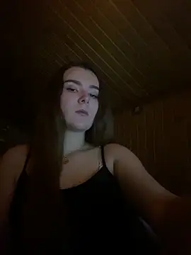 Snapshot of mewKate chatting on 02/14/25, 08:26 mewKate online show from 02/14/25, 08:26