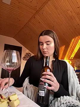 Snapshot of mewKate chatting on 02/25/25, 03:27 mewKate online show from 02/25/25, 03:27