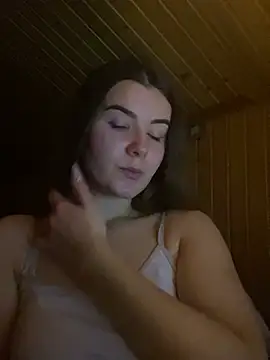 Snapshot of mewKate chatting on 03/04/25, 08:16 mewKate online show from 03/04/25, 08:16