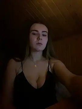 Snapshot of mewKate chatting on 03/22/25, 05:31 mewKate online show from 03/22/25, 05:31