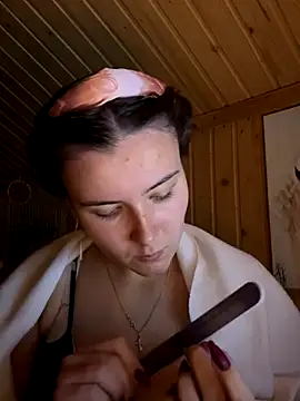 Snapshot of mewKate chatting on 10/04/25, 03:54 mewKate online show from 10/04/25, 03:54