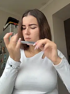 Snapshot of mewKate chatting on 10/11/25, 08:24 mewKate online show from 10/11/25, 08:24