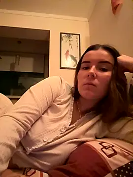 Snapshot of mewKate chatting on 10/11/25, 09:46 mewKate online show from 10/11/25, 09:46