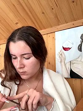 Snapshot of mewKate chatting on 10/20/25, 12:38 mewKate online show from 10/20/25, 12:38