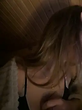 Snapshot of mewKate chatting on 11/22/25, 06:51 mewKate online show from 11/22/25, 06:51