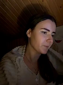 Snapshot of mewKate chatting on 11/28/25, 10:12 mewKate online show from 11/28/25, 10:12