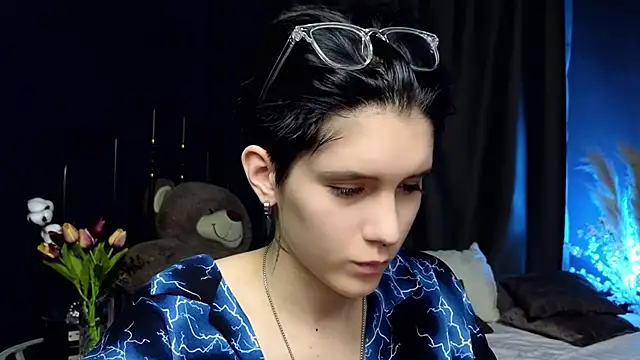 Snapshot of Hyeon_Jin chatting on 03/16/25, 04:23 Hyeon Jin online show from 03/16/25, 04:23