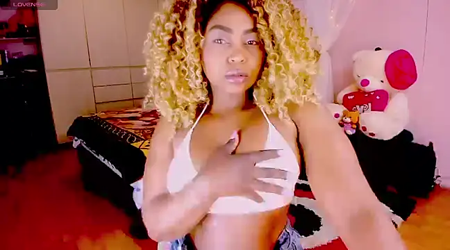 Snapshot of Aliana_Ross chatting on 03/07/25, 08:45 Aliana Ross online show from 03/07/25, 08:45