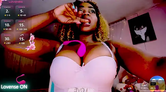 Snapshot of Aliana_Ross chatting on 03/08/25, 03:02 Aliana Ross online show from 03/08/25, 03:02