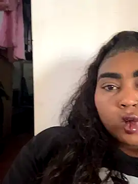 Snapshot of Aliana_Ross chatting on 09/15/25, 02:50 Aliana Ross online show from 09/15/25, 02:50