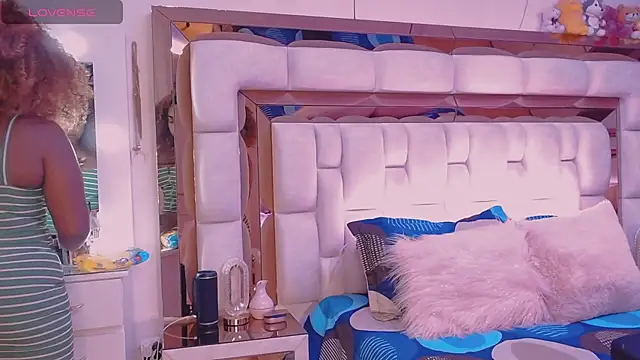 Snapshot of Aliana_Ross chatting on 11/12/25, 07:20 Aliana Ross online show from 11/12/25, 07:20