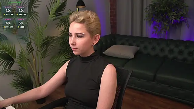 Snapshot of Aurora_First chatting on 01/14/25, 05:45 Aurora First online show from 01/14/25, 05:45