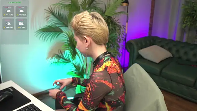 Snapshot of Aurora_First chatting on 01/19/25, 02:06 Aurora First online show from 01/19/25, 02:06