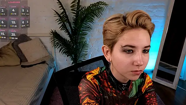 Snapshot of Aurora_First chatting on 02/04/25, 02:32 Aurora First online show from 02/04/25, 02:32