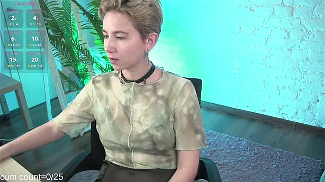 Snapshot of Aurora_First chatting on 02/05/25, 05:53 Aurora First online show from 02/05/25, 05:53