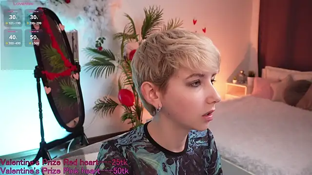 Snapshot of Aurora_First chatting on 02/14/25, 07:33 Aurora First online show from 02/14/25, 07:33