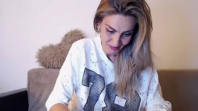 AshlineKatte online show from 05/11/26, 12:22