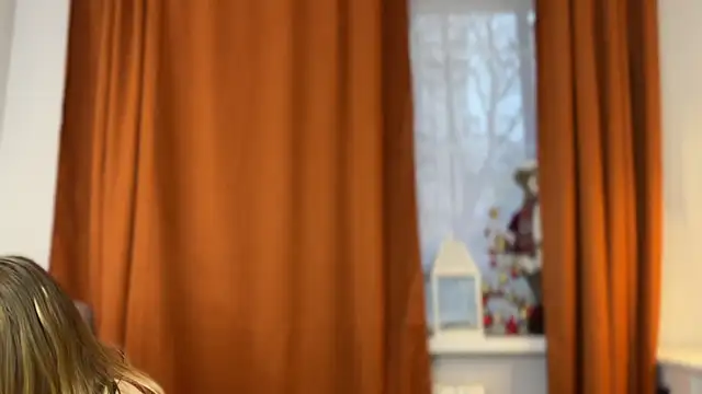 Snapshot of Shyrubate chatting on 12/22/25, 06:32 Shyrubate online show from 12/22/25, 06:32