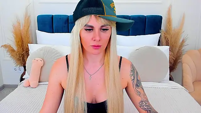 Snapshot of LiluDav chatting on 02/12/26, 01:50 LiluDav online show from 02/12/26, 01:50