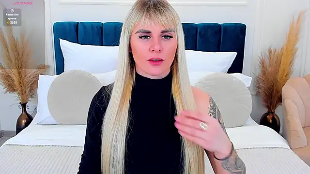 Snapshot of LiluDav chatting on 02/18/26, 01:18 LiluDav online show from 02/18/26, 01:18