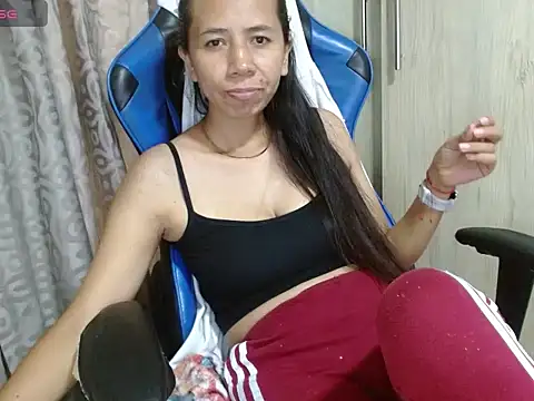 Danielagomez33 online show from 04/28/26, 10:37