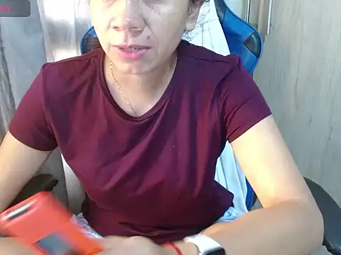 Danielagomez33 online show from 06/10/26, 12:15