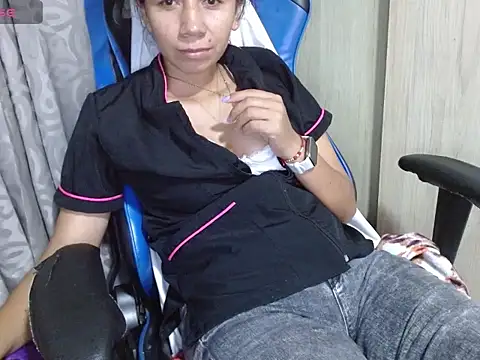 Danielagomez33 online show from 06/12/26, 01:15