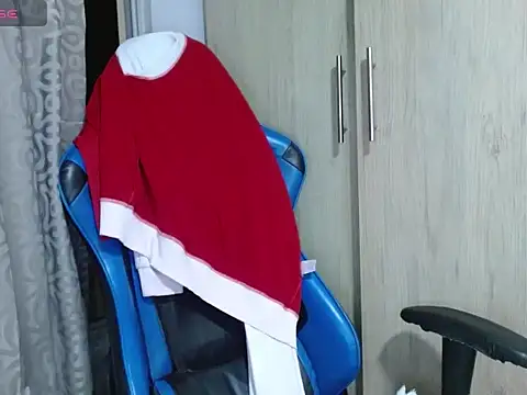 Danielagomez33 online show from 06/27/26, 12:37