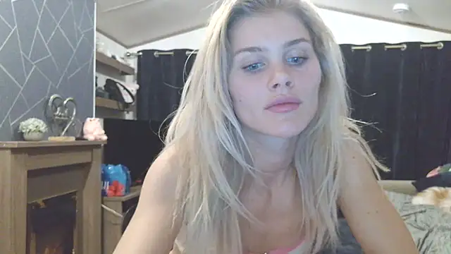 Snapshot of English_Teen_Evelyn chatting on 01/25/25, 09:25 English Teen Evelyn online show from 01/25/25, 09:25