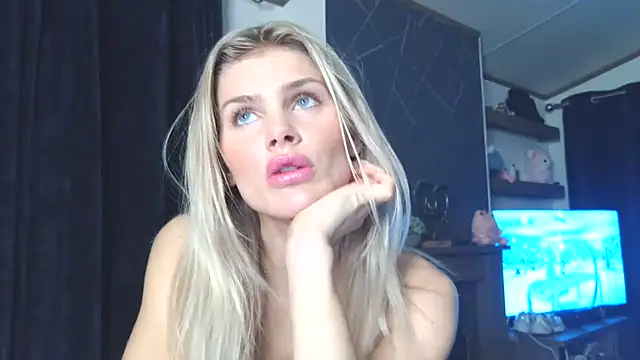 Snapshot of English_Teen_Evelyn chatting on 02/02/25, 07:46 English Teen Evelyn online show from 02/02/25, 07:46