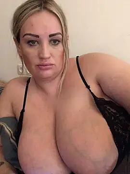 Snapshot of VikiiStoun chatting on 03/02/25, 02:10 VikiiStoun online show from 03/02/25, 02:10