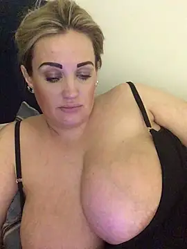 Snapshot of VikiiStoun chatting on 03/11/25, 01:59 VikiiStoun online show from 03/11/25, 01:59