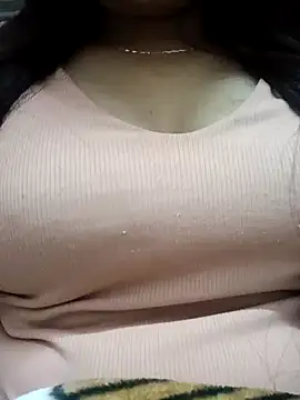 Snapshot of karishma_kappur chatting on 01/06/25, 07:35 karishma kappur online show from 01/06/25, 07:35