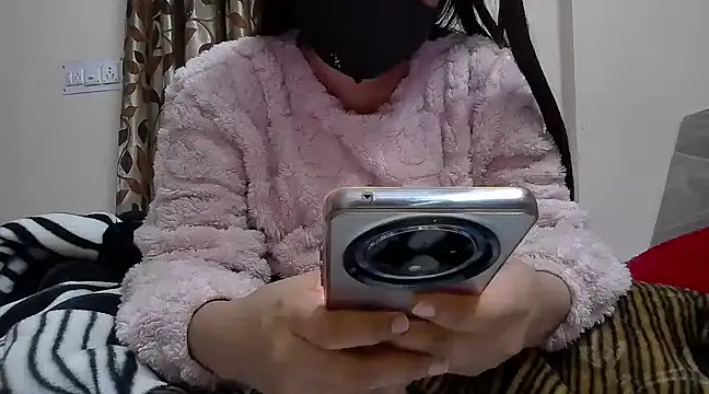 Snapshot of karishma_kappur chatting on 01/08/25, 02:25 karishma kappur online show from 01/08/25, 02:25