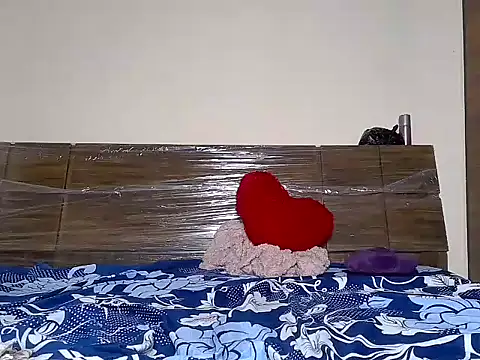 Snapshot of karishma_kappur chatting on 01/13/25, 07:42 karishma kappur online show from 01/13/25, 07:42