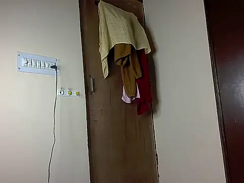 Snapshot of karishma_kappur chatting on 02/01/25, 08:05 karishma kappur online show from 02/01/25, 08:05