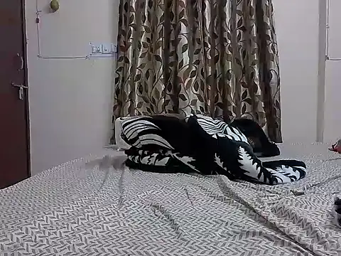 Snapshot of karishma_kappur chatting on 02/07/25, 04:14 karishma kappur online show from 02/07/25, 04:14