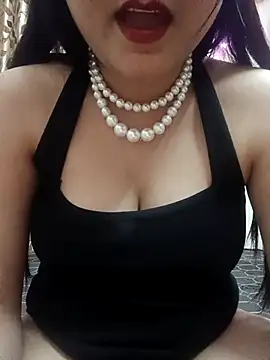 Snapshot of karishma_kappur chatting on 02/12/25, 04:44 karishma kappur online show from 02/12/25, 04:44