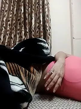 Snapshot of karishma_kappur chatting on 02/22/25, 01:02 karishma kappur online show from 02/22/25, 01:02