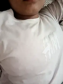 Snapshot of karishma_kappur chatting on 03/03/25, 12:05 karishma kappur online show from 03/03/25, 12:05