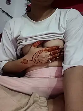 Snapshot of karishma_kappur chatting on 03/15/25, 06:47 karishma kappur online show from 03/15/25, 06:47