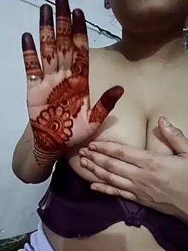 Snapshot of karishma_kappur chatting on 03/15/25, 06:43 karishma kappur online show from 03/15/25, 06:43