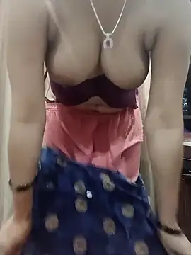 Snapshot of karishma_kappur chatting on 11/08/25, 09:09 karishma kappur online show from 11/08/25, 09:09