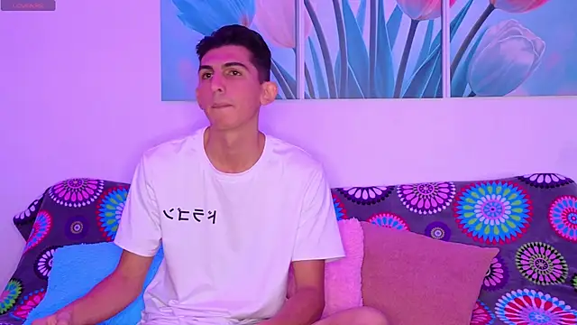 Ana and Leo online show from 12/17/25, 02:45