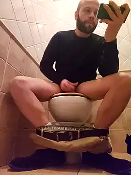 Snapshot of superdick3204 chatting on 03/16/25, 09:37 superdick3204 online show from 03/16/25, 09:37